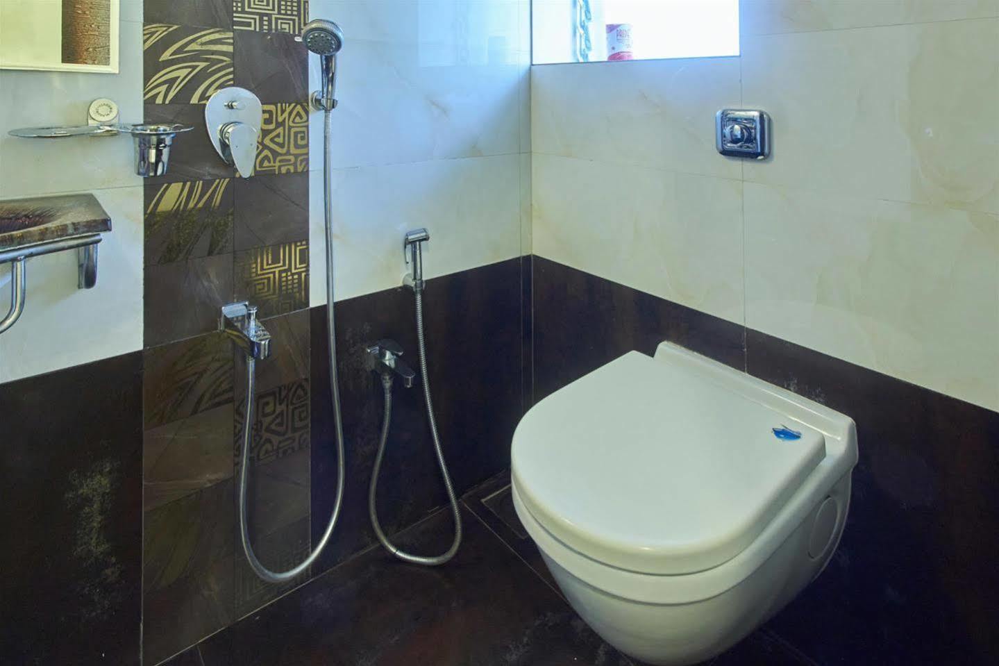 Oyo 28893 Hotel Gulf Mumbai Exterior photo